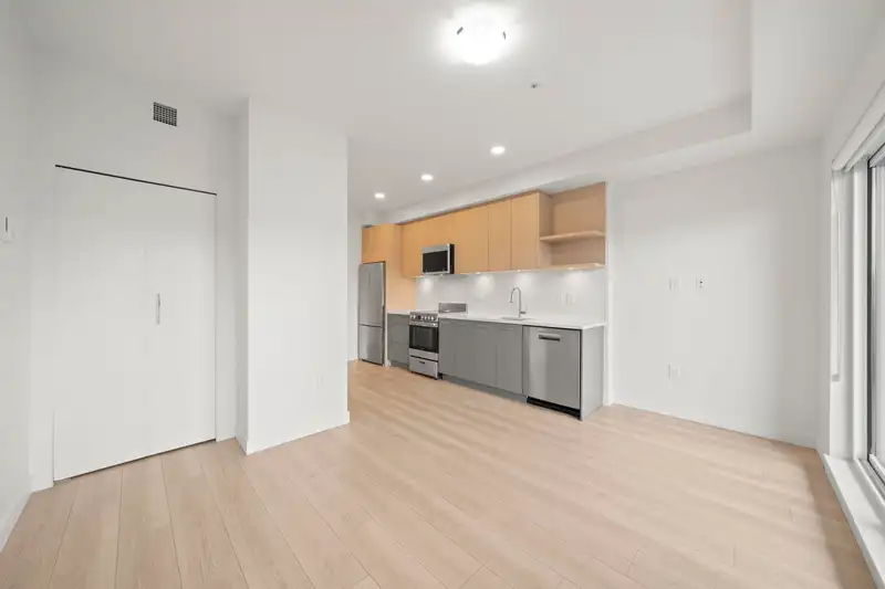 412 10777 138 STREET - photo 4 of 25