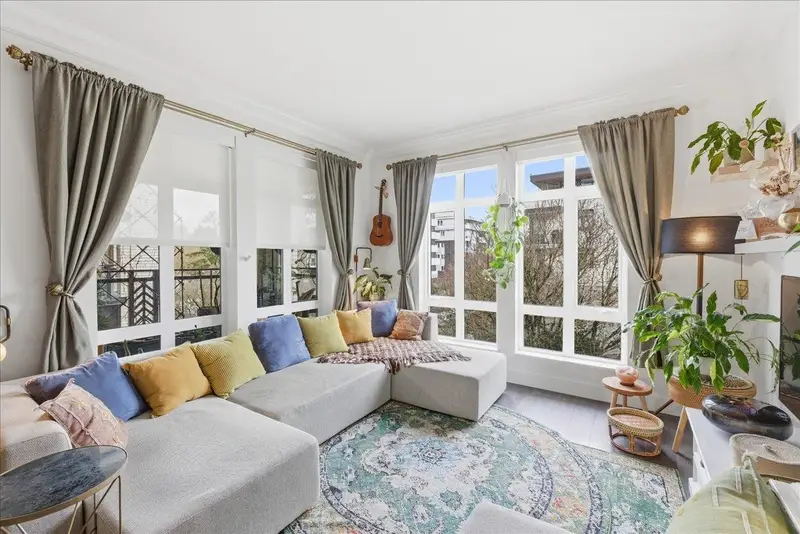 306 168 E 35TH AVENUE - photo 1 of 25