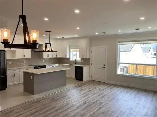 19432 72A AVENUE - photo 3 of 18