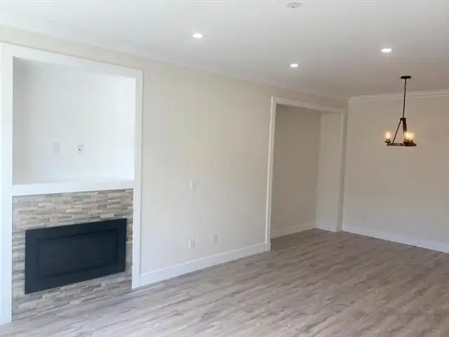 19432 72A AVENUE - photo 4 of 18