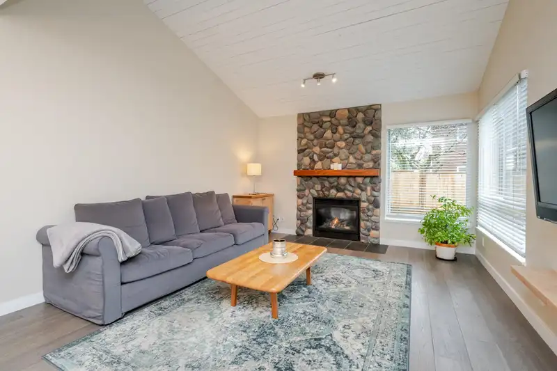 6078 E GREENSIDE DRIVE - photo 4 of 40
