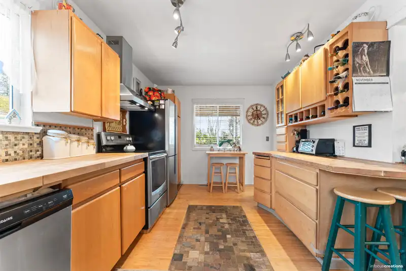 17307 58 AVENUE - photo 2 of 20
