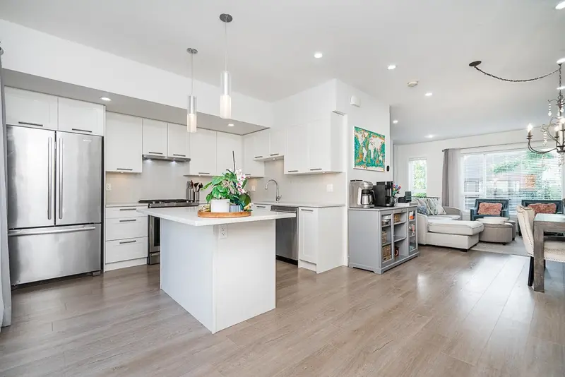 197 2277 OAK MEADOWS DRIVE - photo 3 of 25