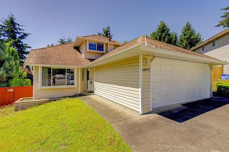 6833 142A STREET - photo 2 of 28