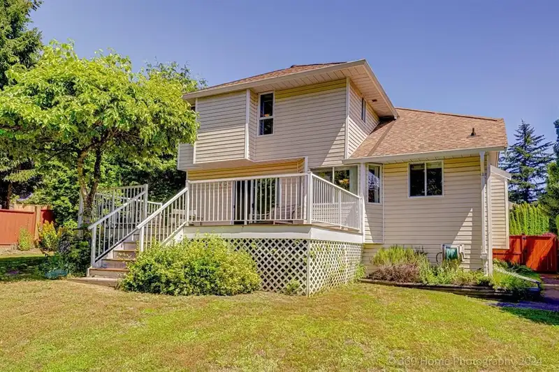 6833 142A STREET - photo 4 of 28