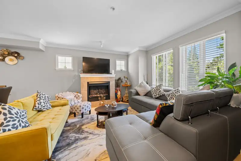 164 12040 68 AVENUE - photo 2 of 31