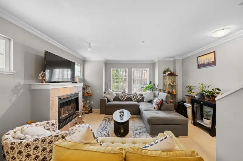 164 12040 68 AVENUE - photo 4 of 31