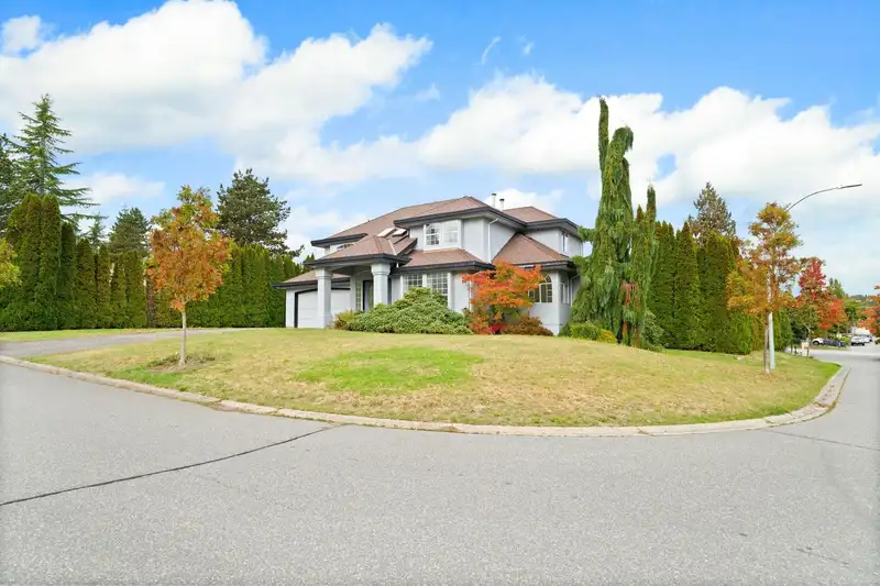 15145 75A AVENUE - photo 2 of 40