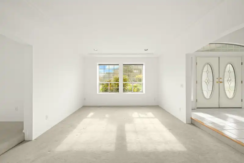 15145 75A AVENUE - photo 4 of 40
