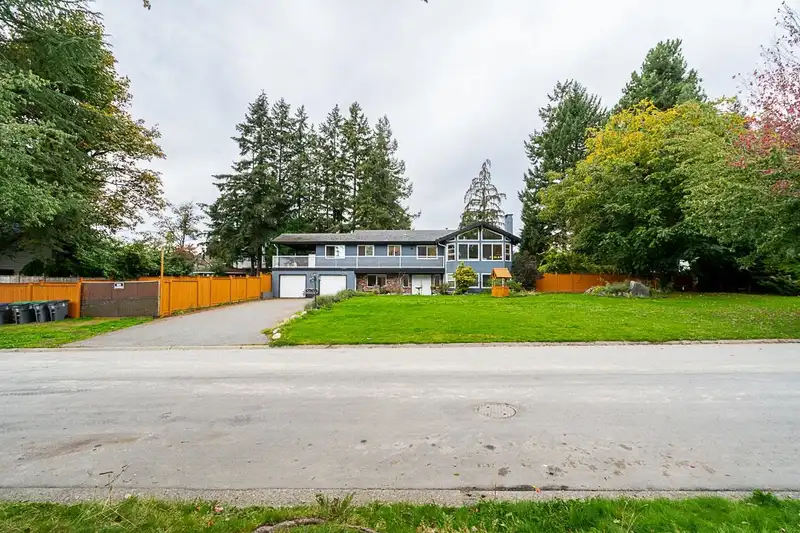 5669 146A STREET - photo 2 of 39
