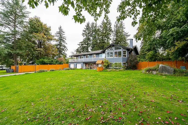 5669 146A STREET - photo 4 of 39