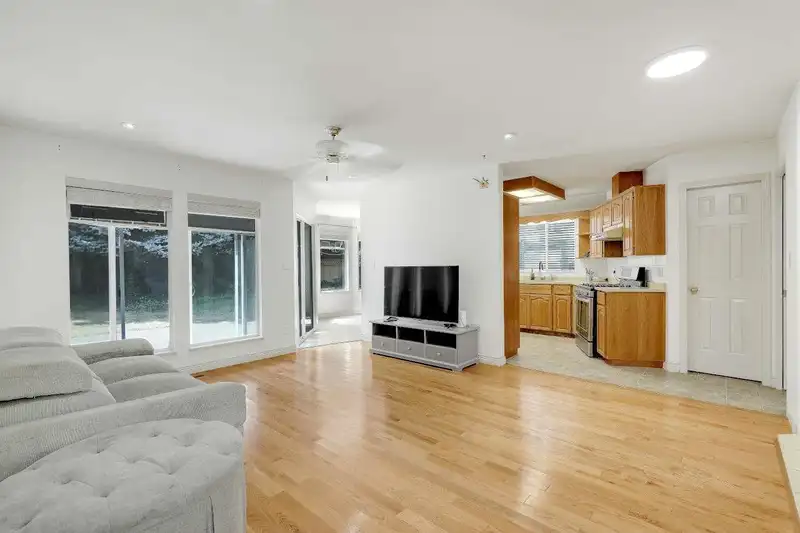10869 162B STREET - photo 3 of 23