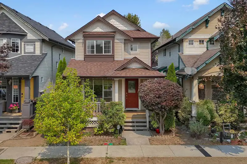 18539 67A AVENUE - photo 1 of 25