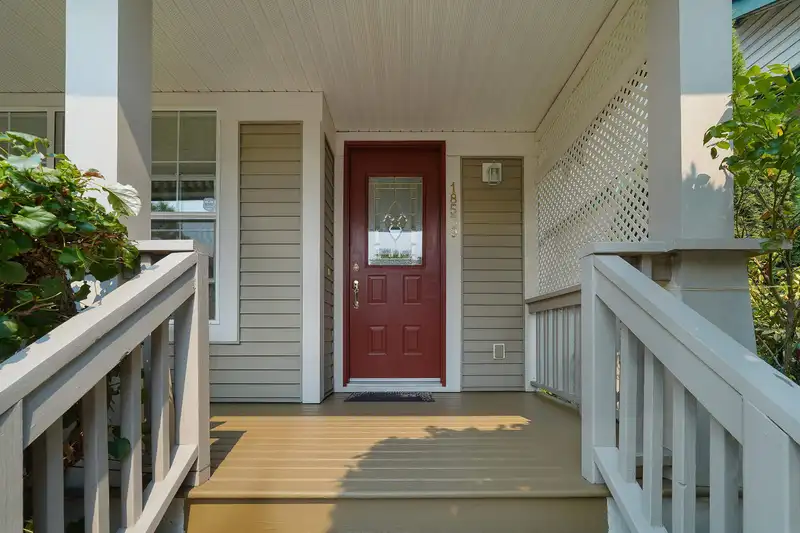 18539 67A AVENUE - photo 2 of 25