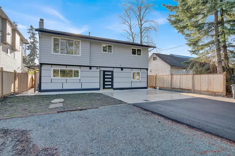 12836 115B AVENUE - photo 2 of 39