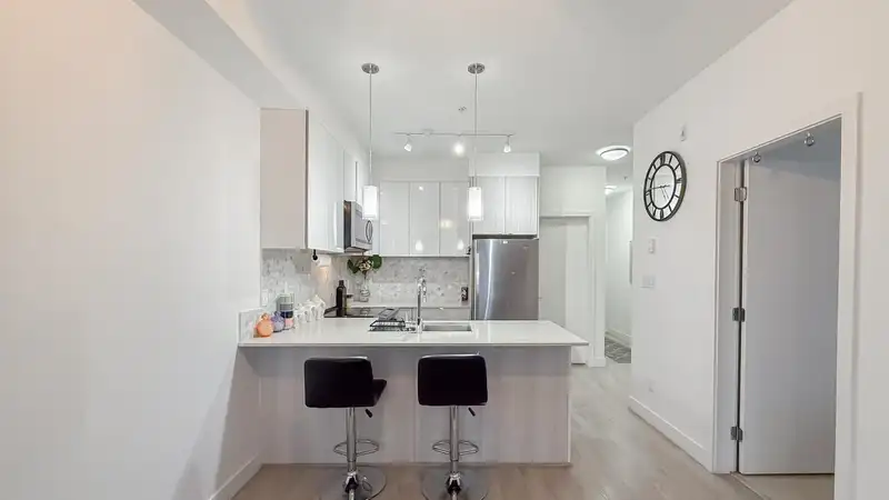 107 6438 195A STREET - photo 2 of 21