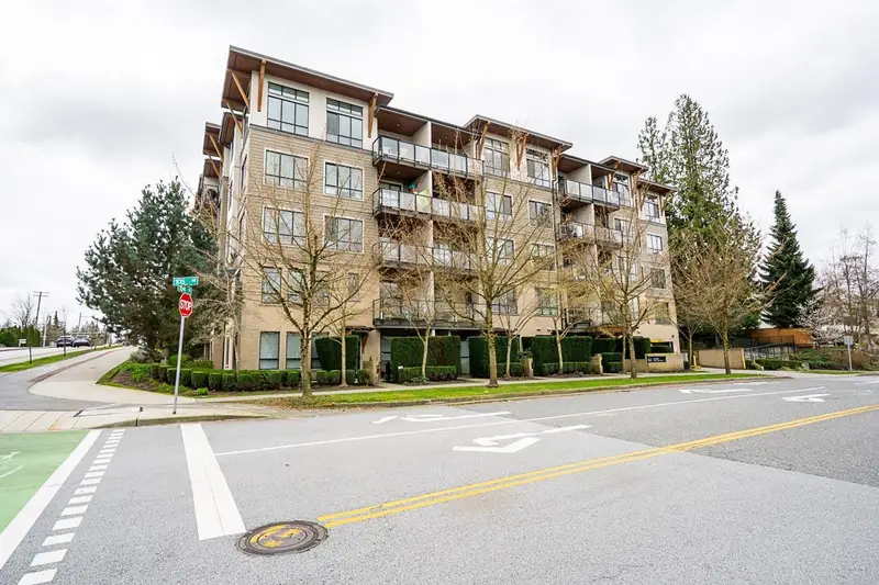 405 15388 105 AVENUE - photo 3 of 25