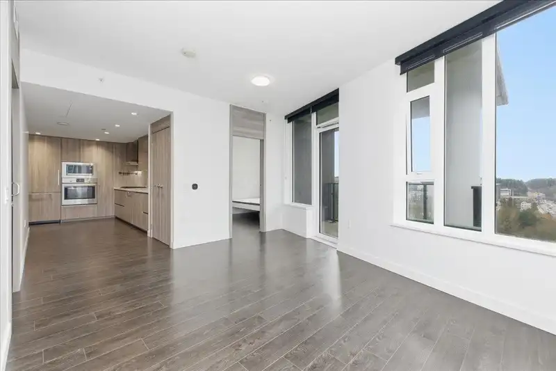 1610 9887 WHALLEY BOULEVARD - photo 3 of 26