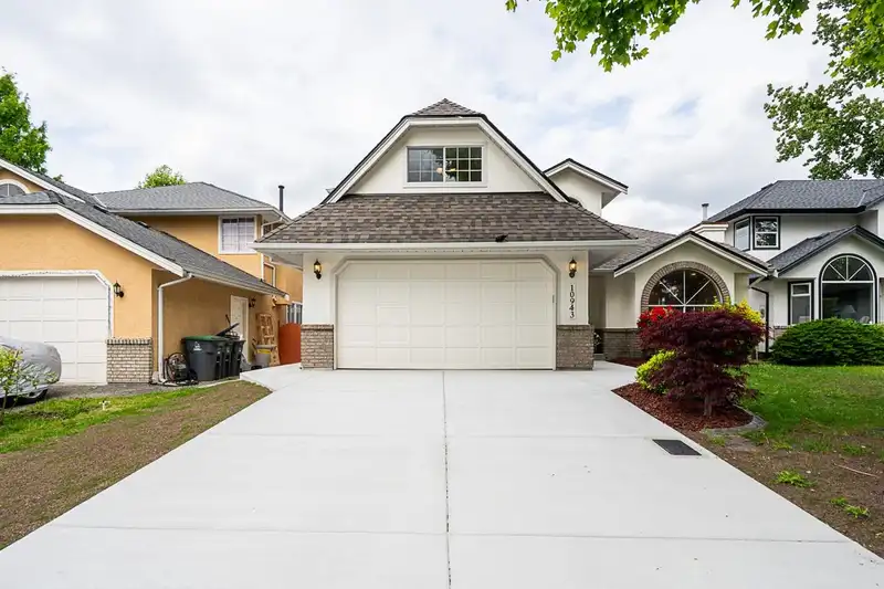 10943 160A STREET - photo 1 of 40