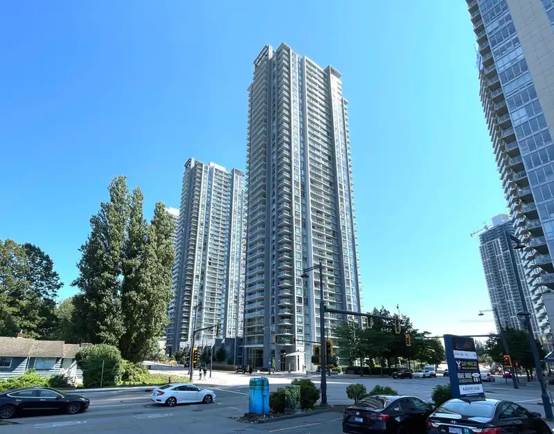 1008 13696 100 AVENUE - photo 1 of 19