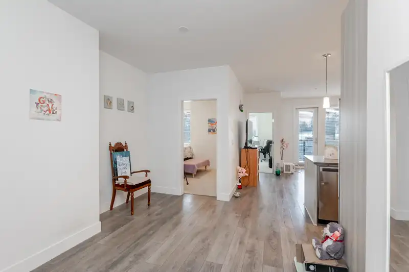 303 15628 104 AVENUE - photo 3 of 17