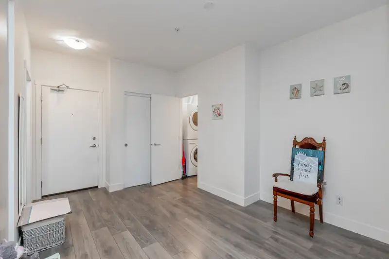 303 15628 104 AVENUE - photo 4 of 17
