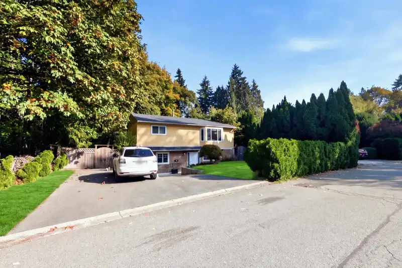 7596 143 STREET - photo 1 of 2