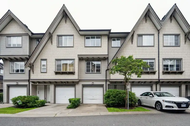 26 15871 85 AVENUE - photo 1 of 35