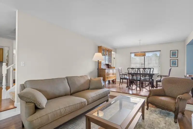 16060 93 AVENUE - photo 3 of 40