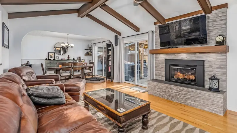 34629 ASCOTT AVENUE - photo 4 of 25