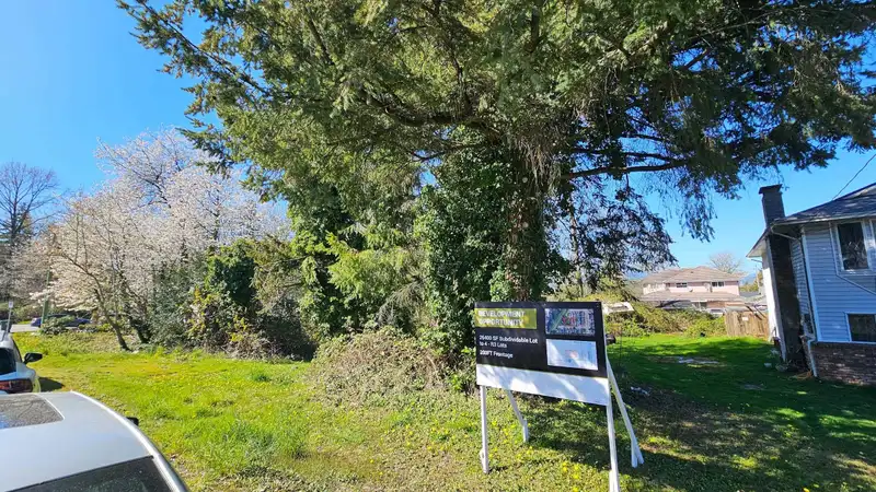 11961 97A AVENUE - photo 4 of 9