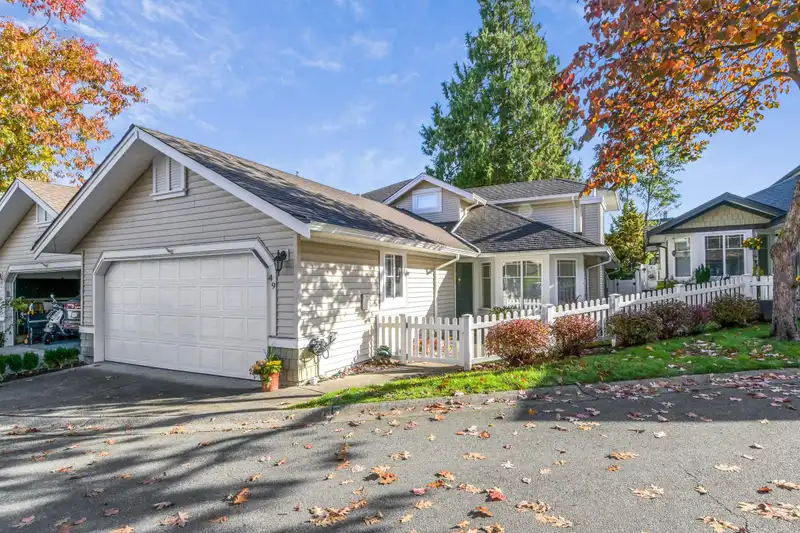 49 6488 168 STREET - photo 2 of 25