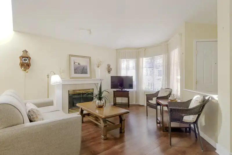 49 6488 168 STREET - photo 4 of 25