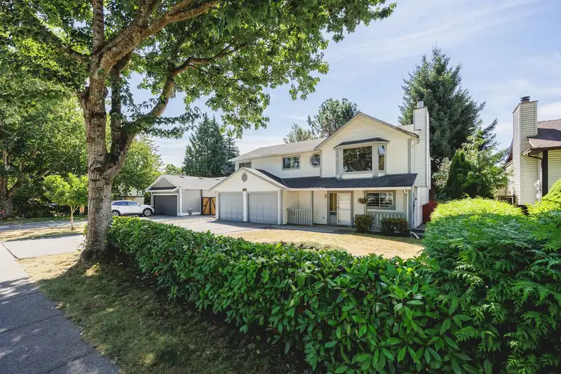 17384 61A AVENUE - photo 4 of 36