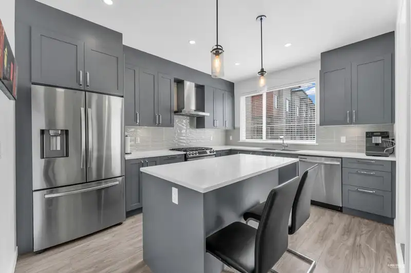 13 18887 72A AVENUE - photo 1 of 36