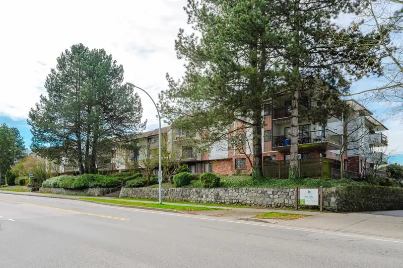 206 7473 140 STREET - photo 1 of 39