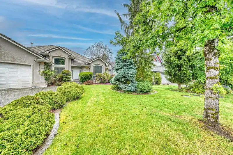 18045 99A AVENUE - photo 1 of 39