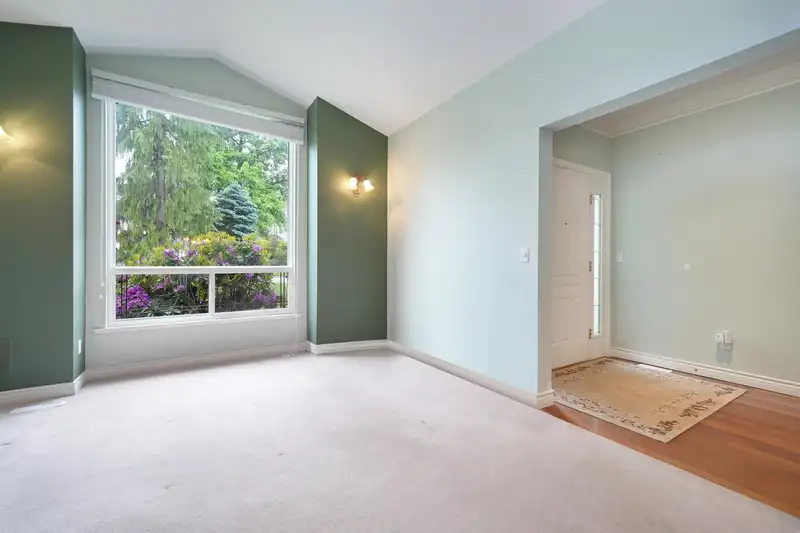 18045 99A AVENUE - photo 4 of 39