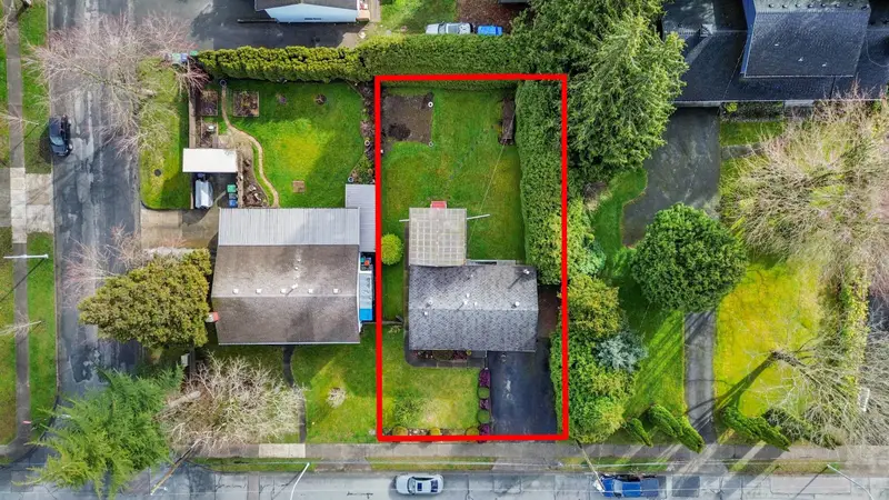 6180 181A STREET - photo 4 of 24