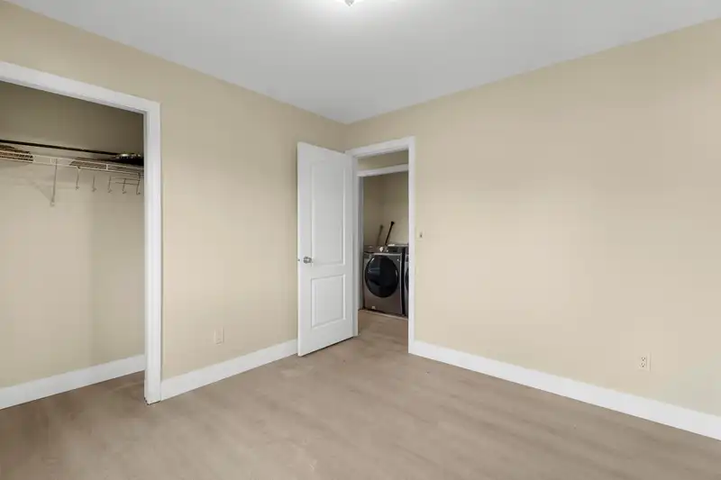 14850 57 AVENUE - photo 2 of 25