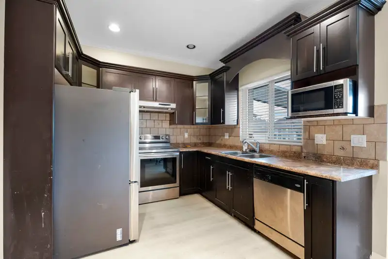 14850 57 AVENUE - photo 3 of 25