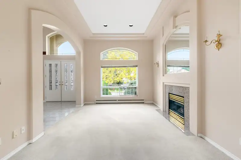 16988 103A AVENUE - photo 4 of 35