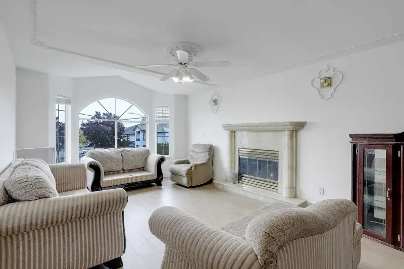 6832 127A STREET - photo 2 of 25