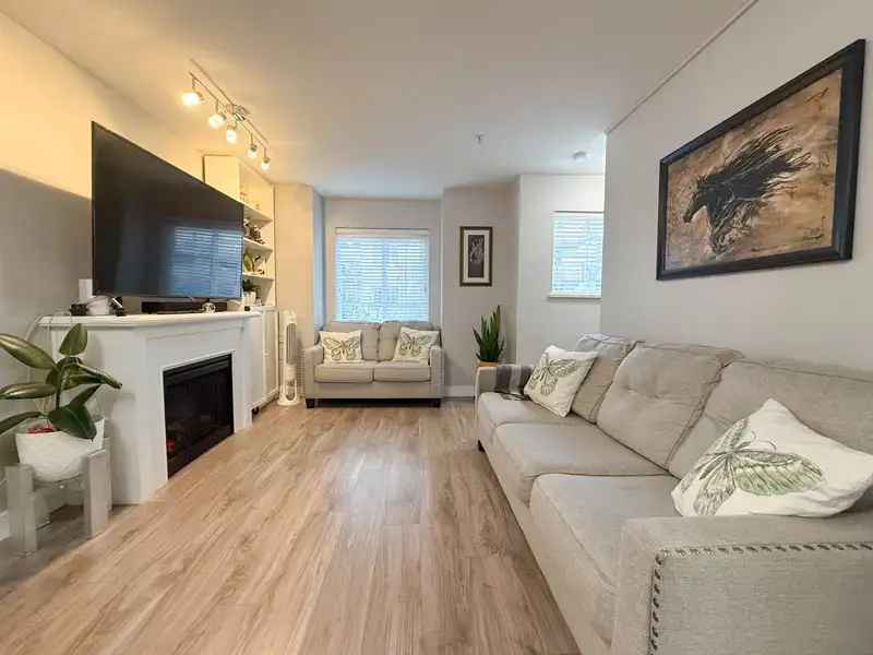 45 14855 100 AVENUE - photo 2 of 24