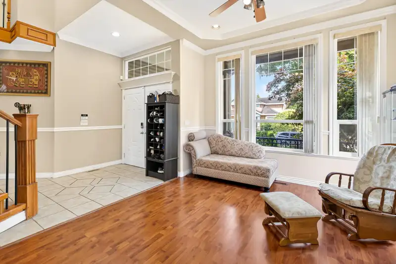 16688 63B AVENUE - photo 4 of 40