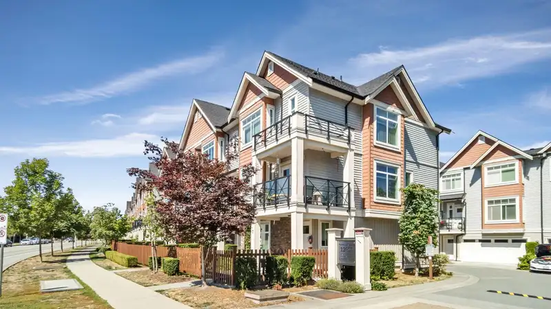 15 12091 70 AVENUE - photo 1 of 32
