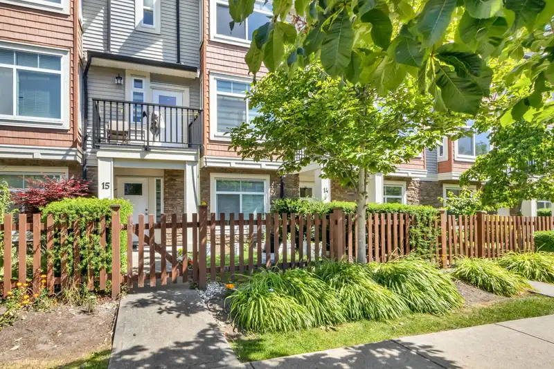 15 12091 70 AVENUE - photo 3 of 32