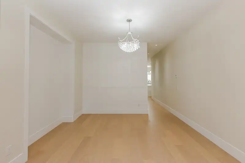 15672 82A AVENUE - photo 4 of 40