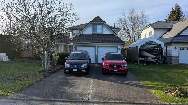 8009 165 STREET - photo 1 of 4