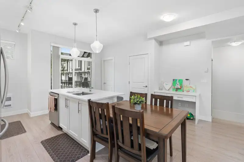 147 6030 142 STREET - photo 4 of 25